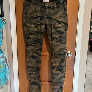 SO camouflage multi pocket jeans Size 5